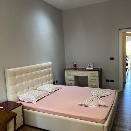 Lukas Apartament Vollga Durrës Exteriör bild