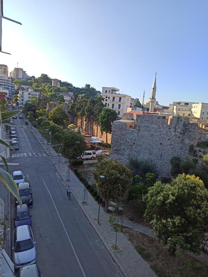 Lukas Apartament Vollga Durrës Exteriör bild