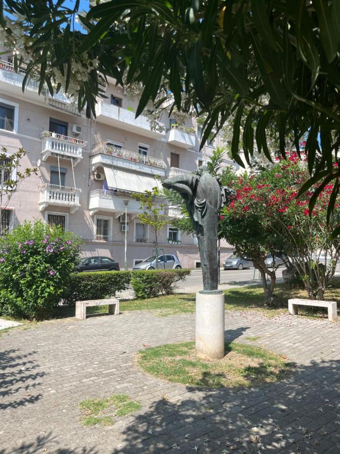Lukas Apartament Vollga Durrës Exteriör bild