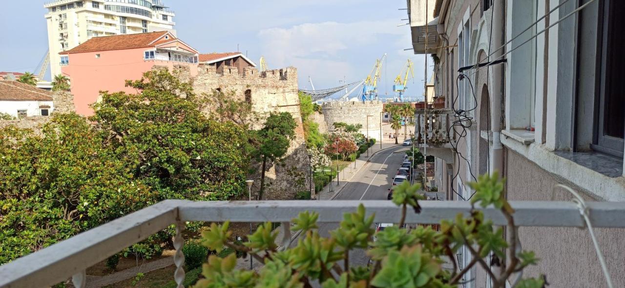 Lukas Apartament Vollga Durrës Exteriör bild