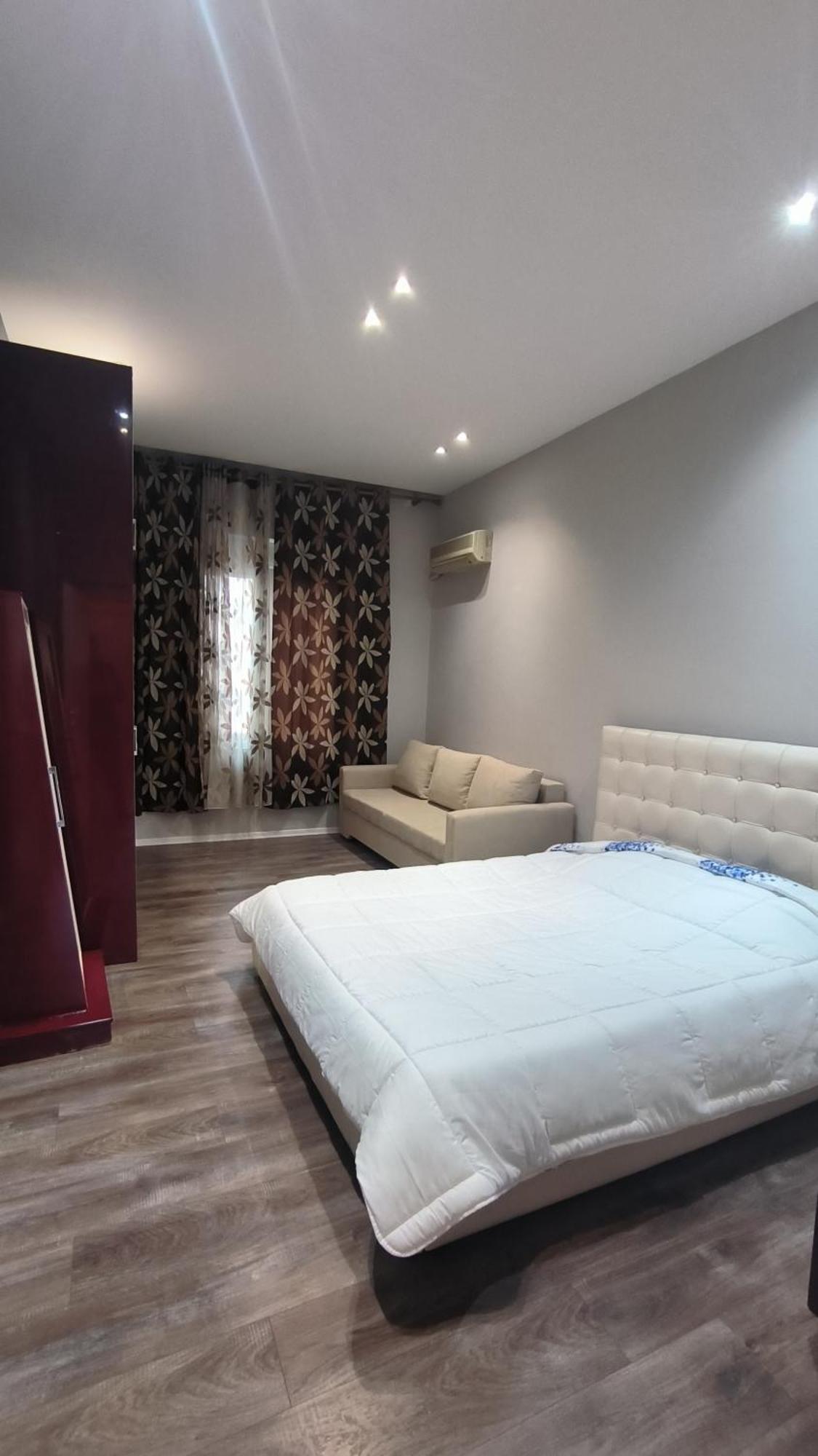 Lukas Apartament Vollga Durrës Exteriör bild