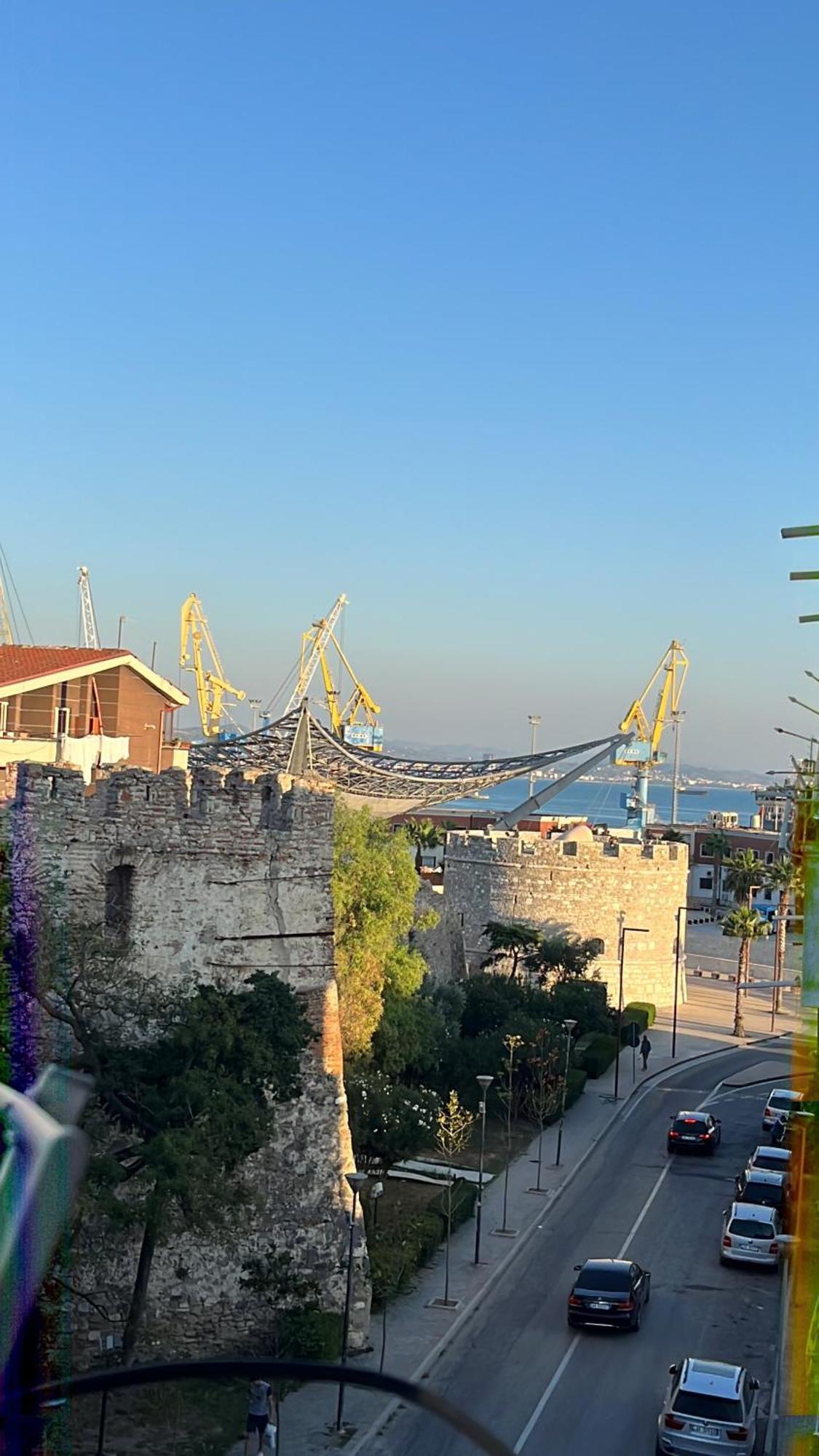 Lukas Apartament Vollga Durrës Exteriör bild
