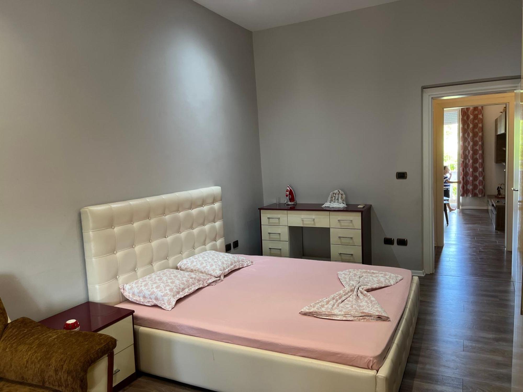 Lukas Apartament Vollga Durrës Exteriör bild