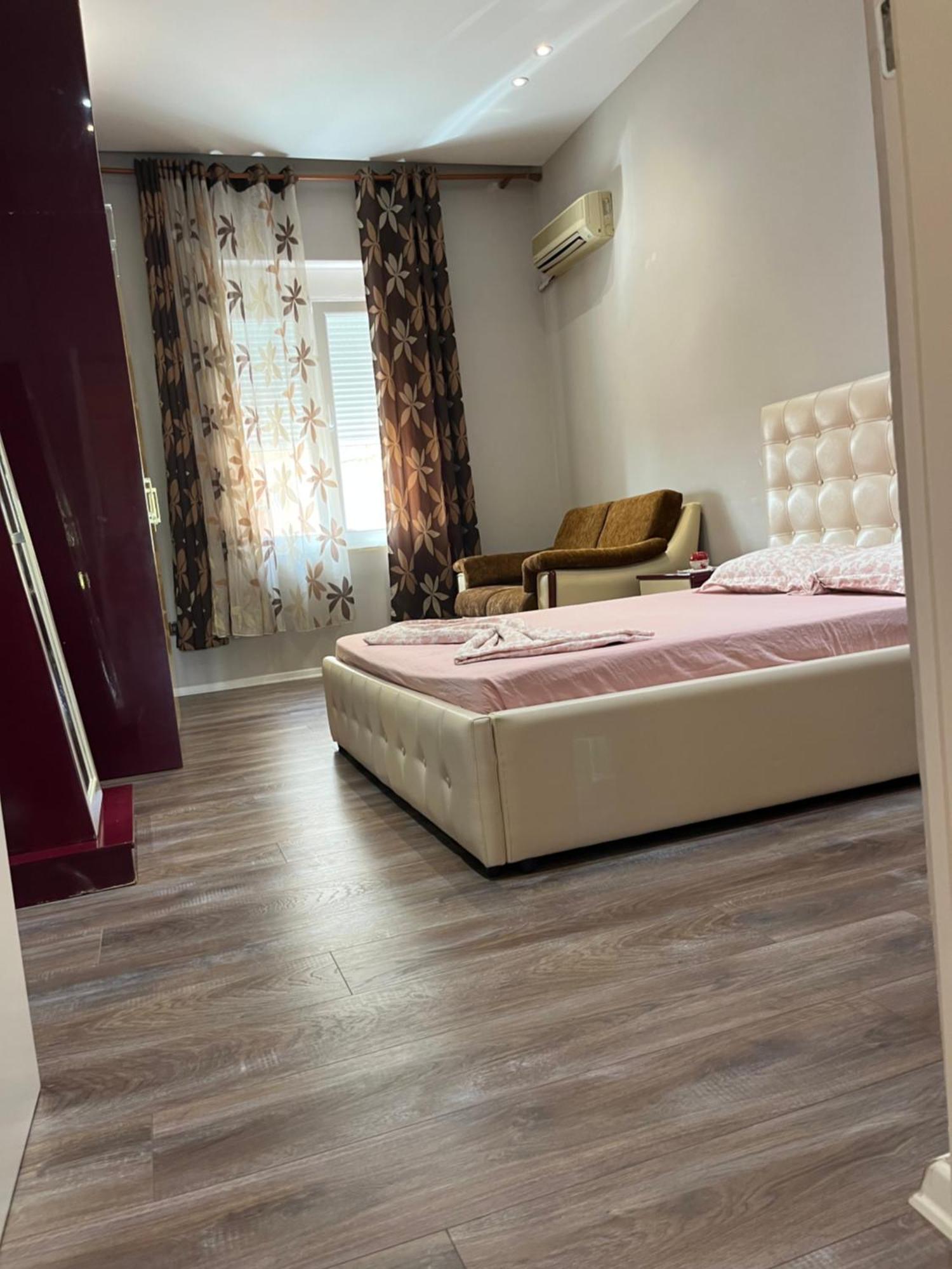 Lukas Apartament Vollga Durrës Exteriör bild
