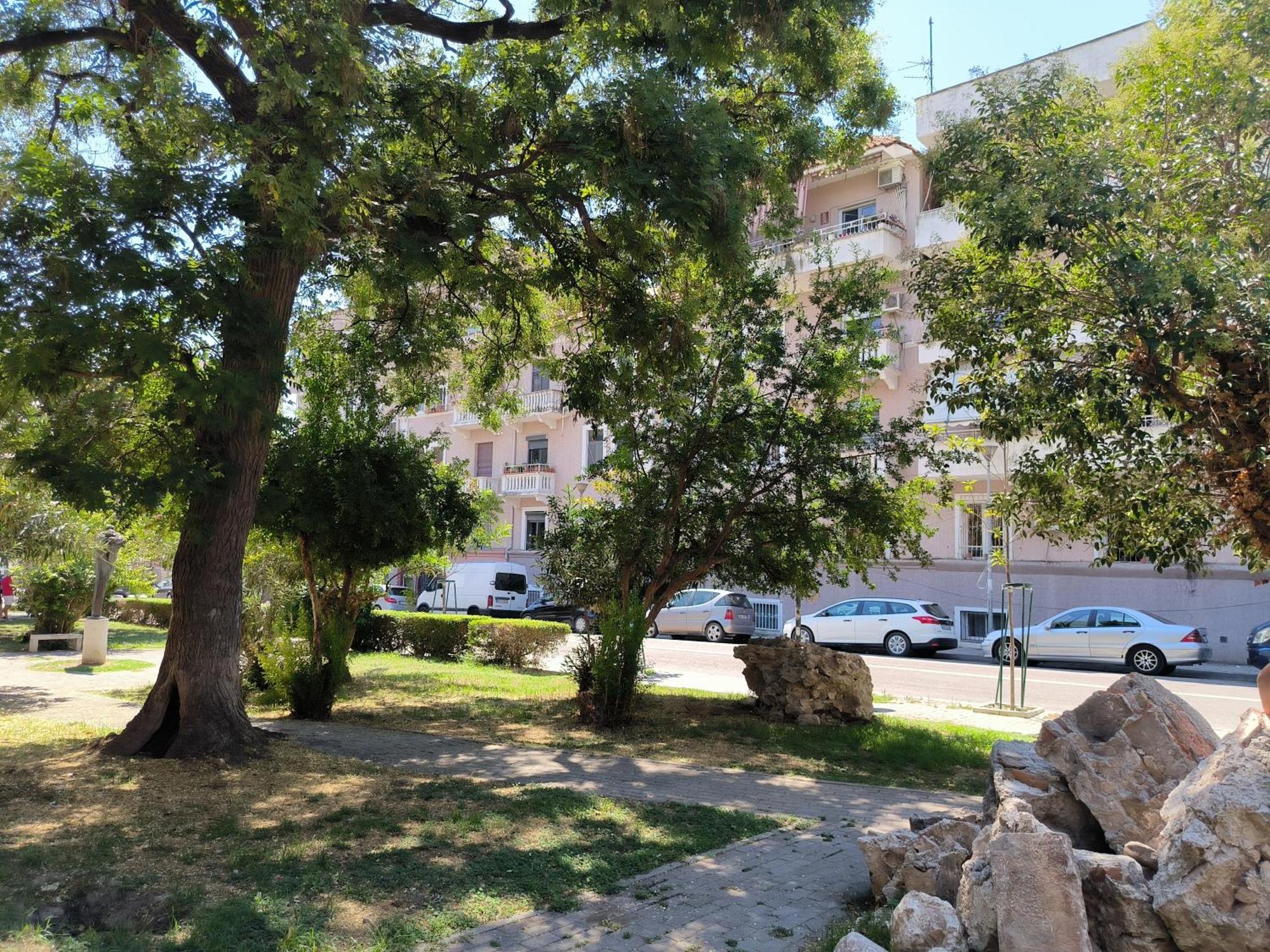 Lukas Apartament Vollga Durrës Exteriör bild
