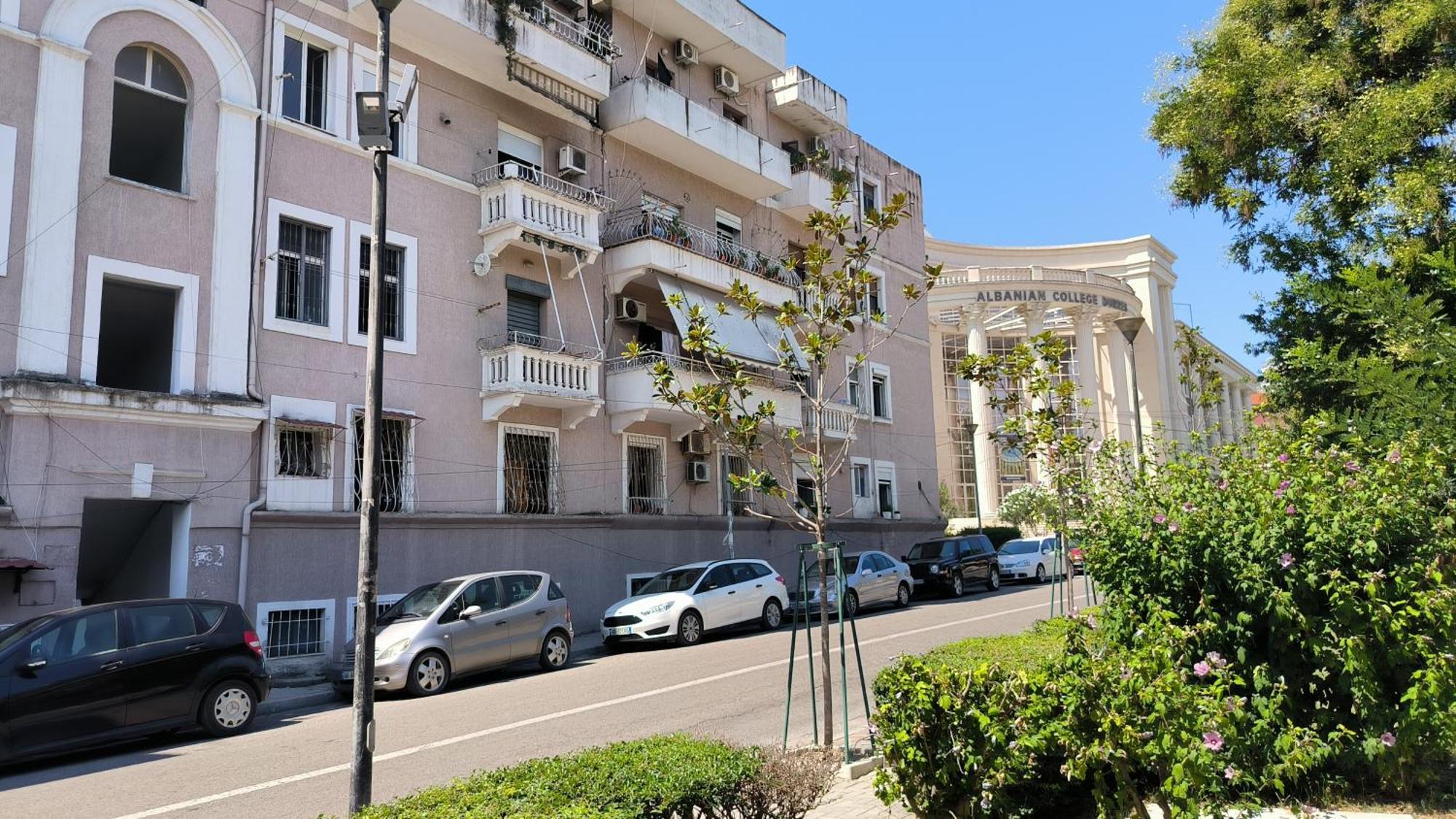 Lukas Apartament Vollga Durrës Exteriör bild